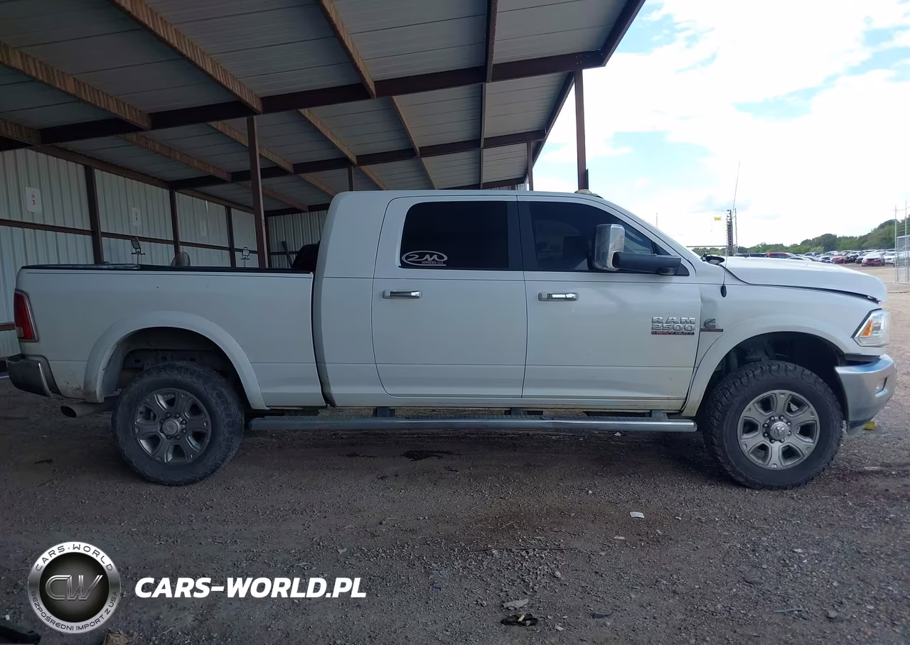 2015 Ram 2500 Laramie VIN:3C6UR5NLXFG627792 - 13