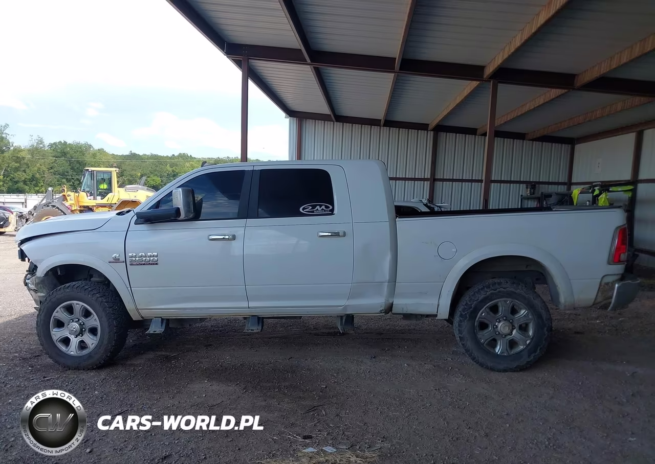 2015 Ram 2500 Laramie VIN:3C6UR5NLXFG627792 - 14