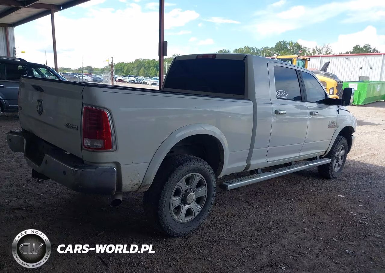 2015 Ram 2500 Laramie VIN:3C6UR5NLXFG627792 - 4