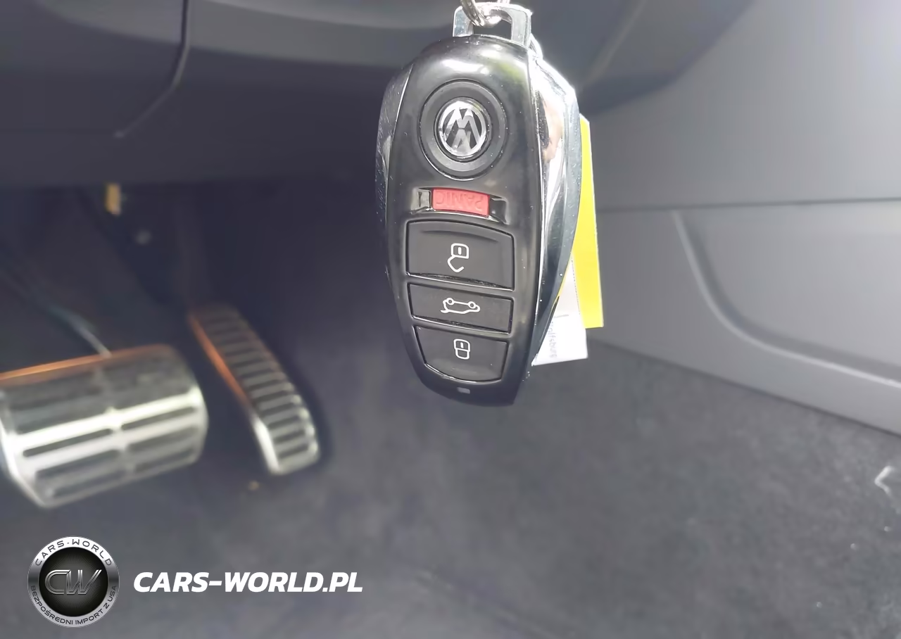2017 Volkswagen Touareg V6 Wolfsburg Edition VIN:WVGRF7BP0HD002369 - 11