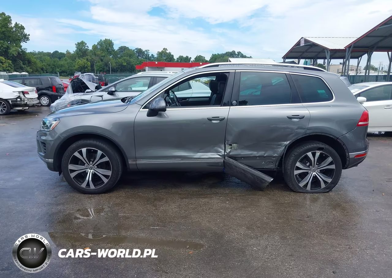 2017 Volkswagen Touareg V6 Wolfsburg Edition VIN:WVGRF7BP0HD002369 - 15