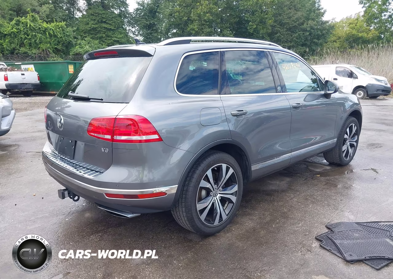 2017 Volkswagen Touareg V6 Wolfsburg Edition VIN:WVGRF7BP0HD002369 - 4