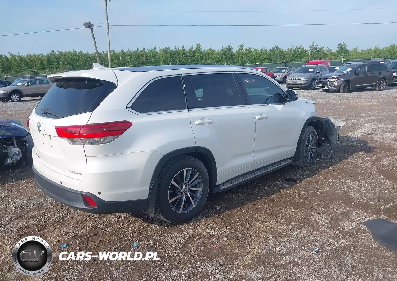 2017 Toyota Highlander Xle VIN:5TDJZRFH3HS437091 - 4