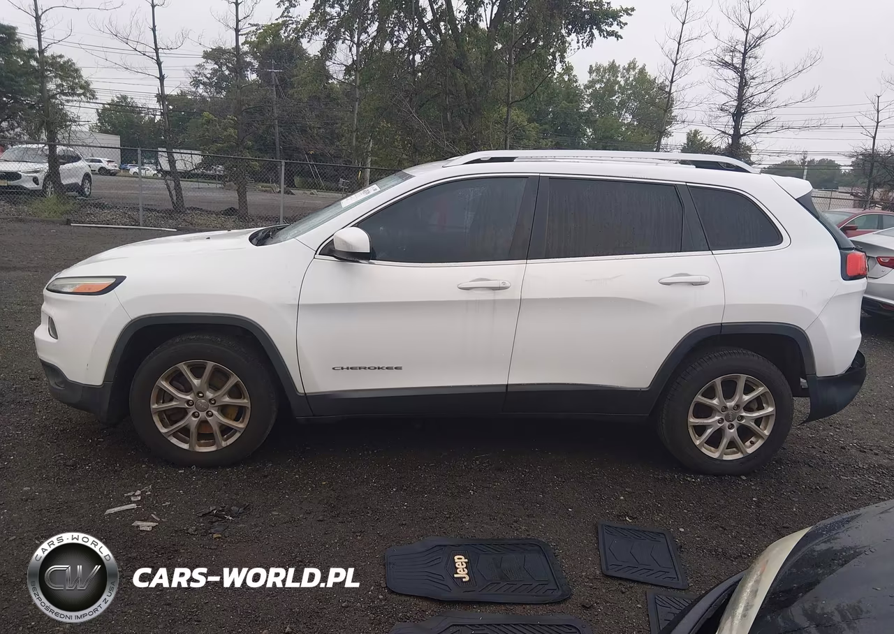 2015 Jeep Cherokee Latitude VIN:1C4PJLCB4FW627736 - 14