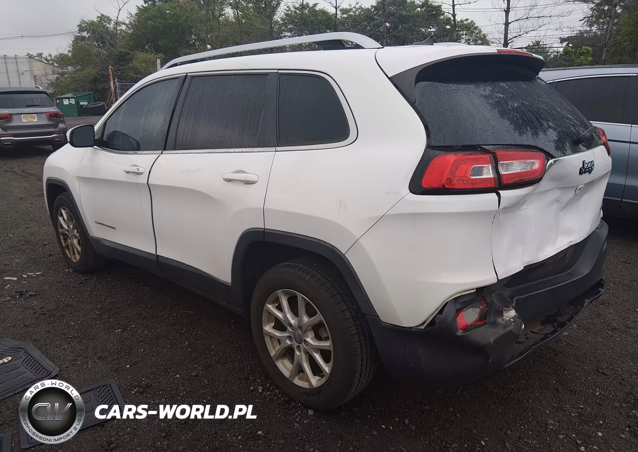 2015 Jeep Cherokee Latitude VIN:1C4PJLCB4FW627736 - 3