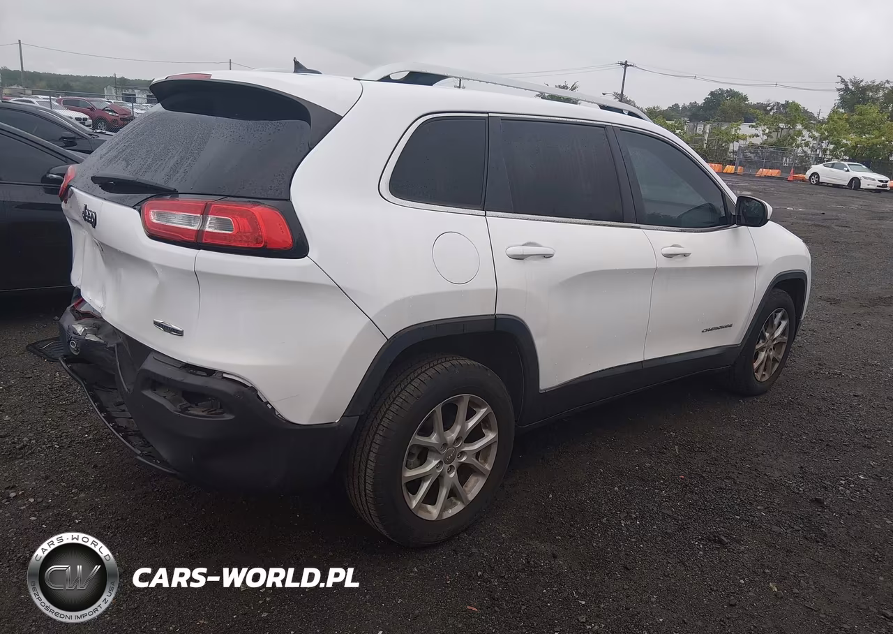 2015 Jeep Cherokee Latitude VIN:1C4PJLCB4FW627736 - 4