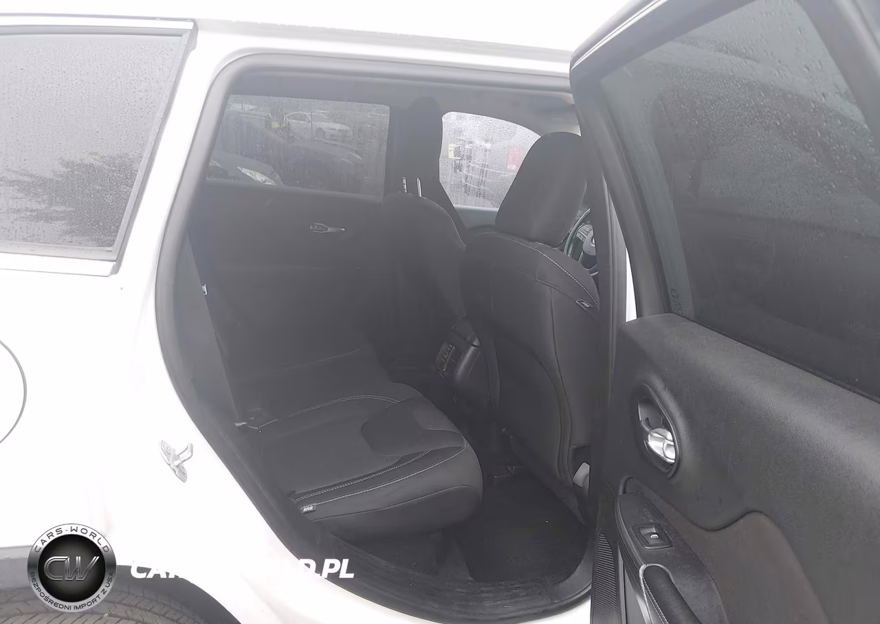 2015 Jeep Cherokee Latitude VIN:1C4PJLCB4FW627736 - 8