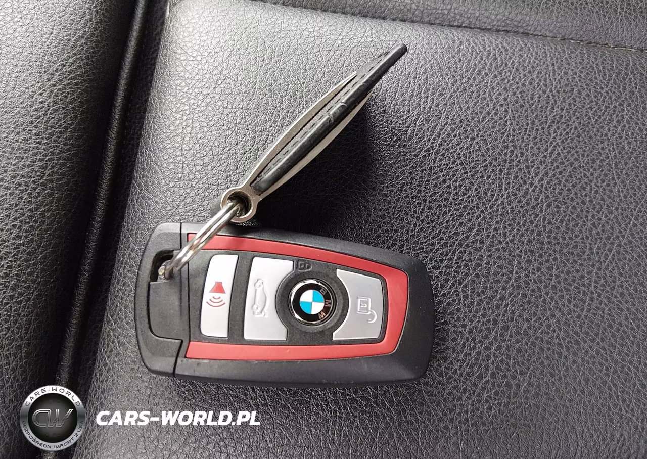 2018 BMW 330I xDrive VIN:WBA8D9C58JEM33490 - 11