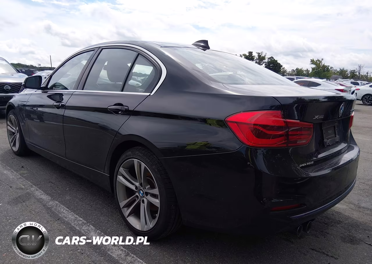 2018 BMW 330I xDrive VIN:WBA8D9C58JEM33490 - 3