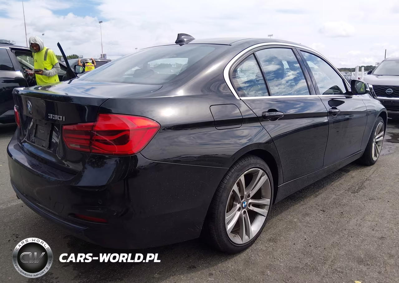 2018 BMW 330I xDrive VIN:WBA8D9C58JEM33490 - 4