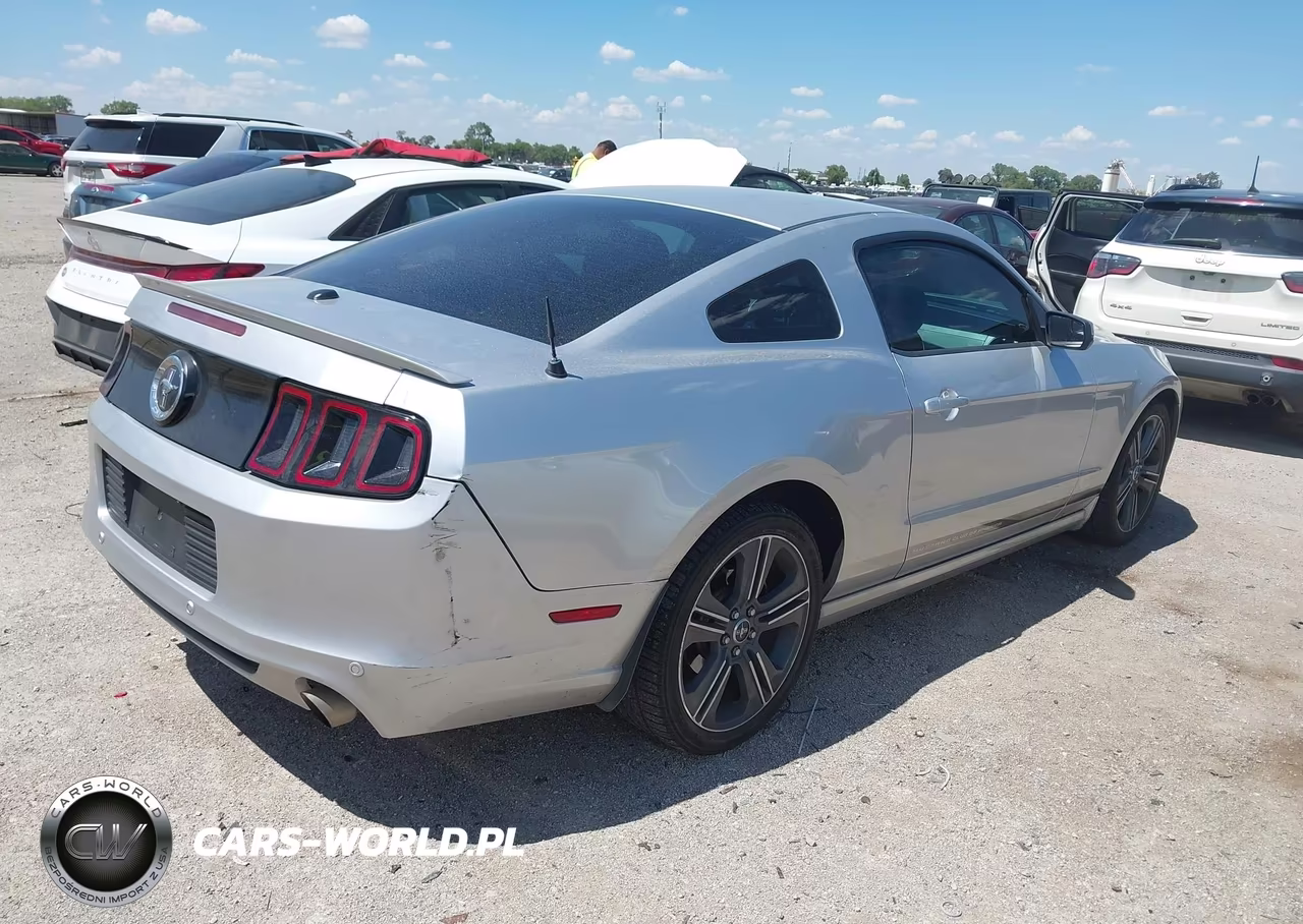 2014 Ford Mustang V6 Premium VIN:1ZVBP8AM3E5291430 - 4