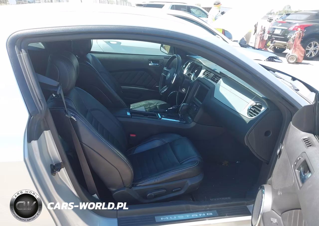 2014 Ford Mustang V6 Premium VIN:1ZVBP8AM3E5291430 - 5