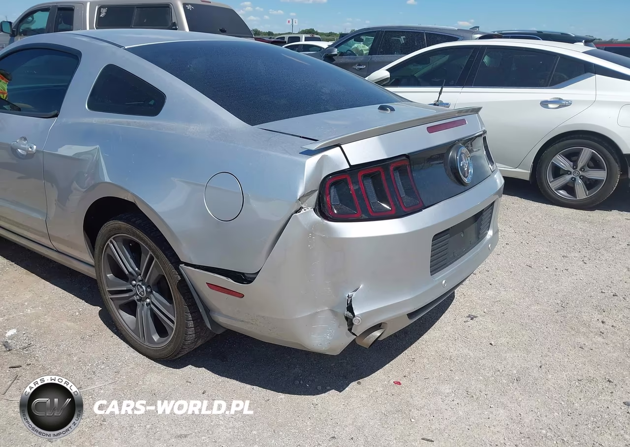 2014 Ford Mustang V6 Premium VIN:1ZVBP8AM3E5291430 - 6