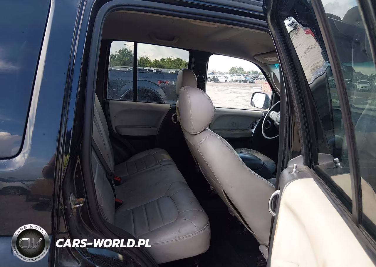 2004 Jeep Liberty Renegade VIN:1J4GK38K94W165963 - 8