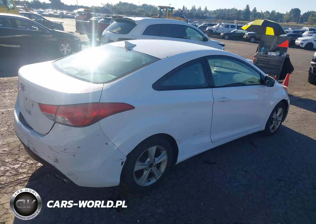 2013 Hyundai Elantra Gs VIN:KMHDH6AE8DU007487 - 4