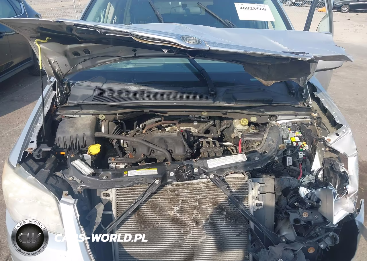 2010 Chrysler Town & Country Touring VIN:2A4RR5D17AR189048 - 10