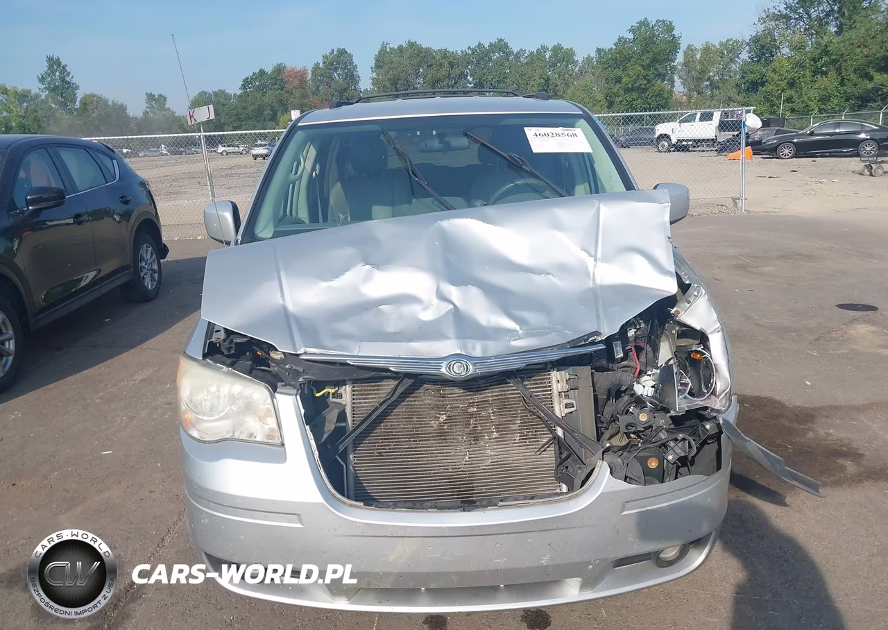 2010 Chrysler Town & Country Touring VIN:2A4RR5D17AR189048 - 12