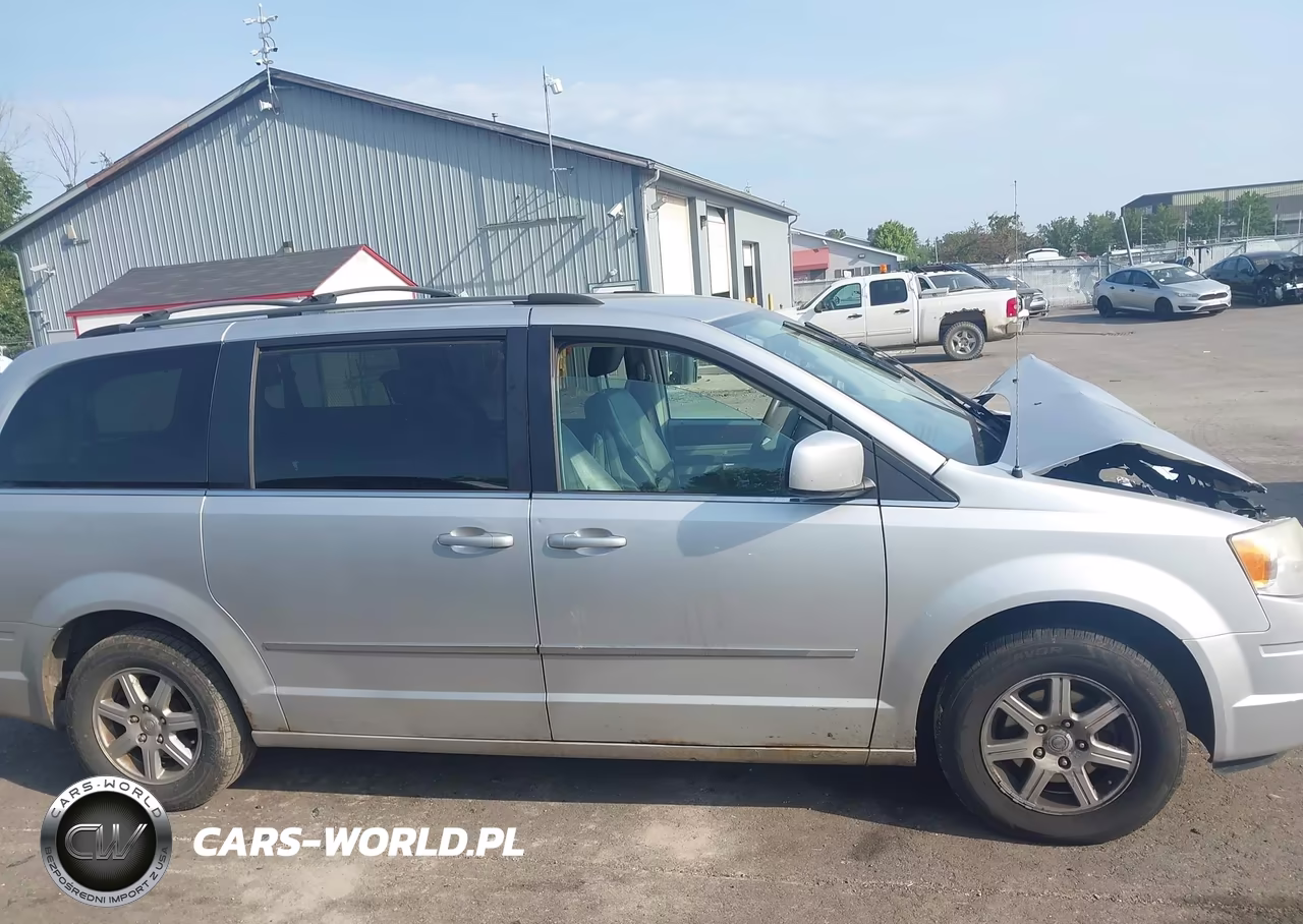 2010 Chrysler Town & Country Touring VIN:2A4RR5D17AR189048 - 13