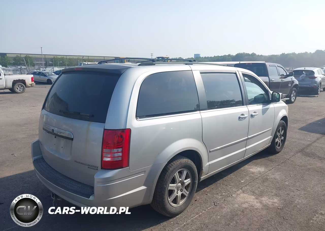 2010 Chrysler Town & Country Touring VIN:2A4RR5D17AR189048 - 4