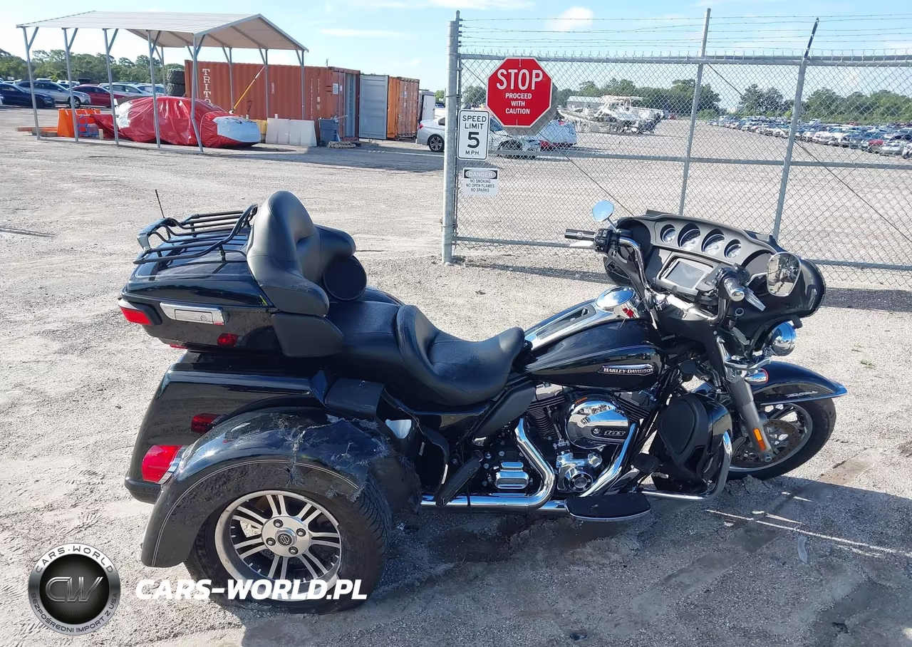 2014 Harley-Davidson Flhtcutg Tri Glide Ultra VIN:1HD1MAL13EB851576 - 12