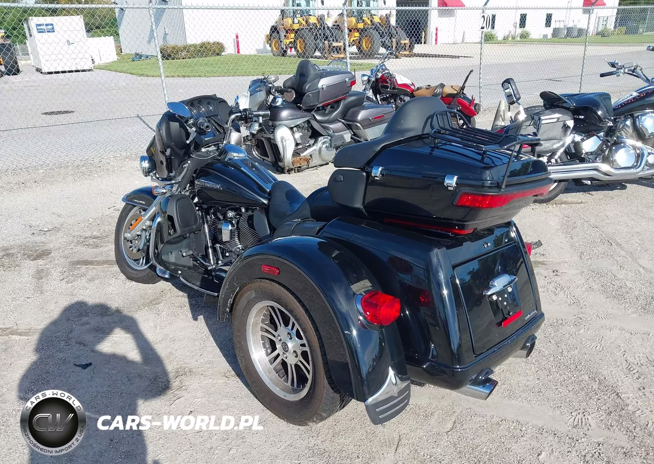 2014 Harley-Davidson Flhtcutg Tri Glide Ultra VIN:1HD1MAL13EB851576 - 3