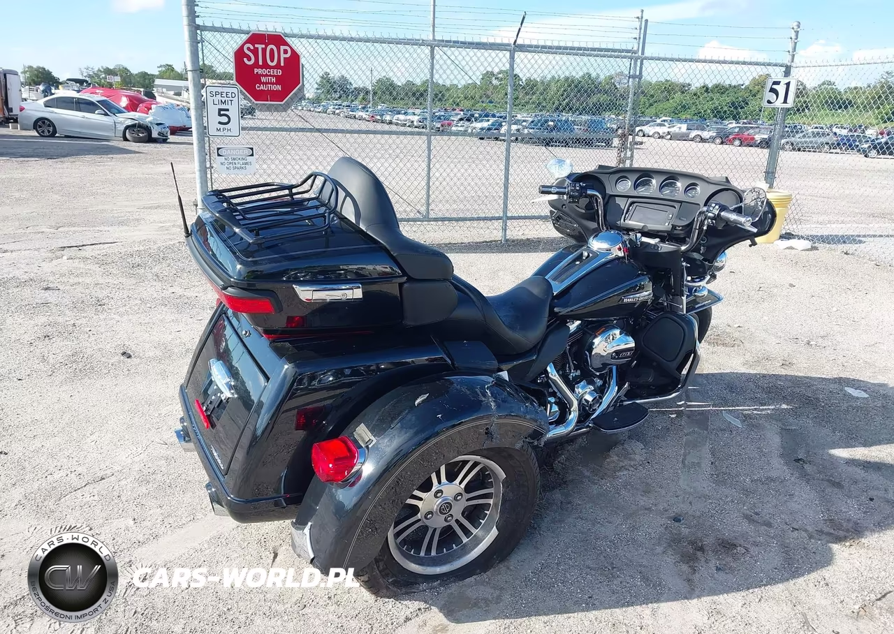 2014 Harley-Davidson Flhtcutg Tri Glide Ultra VIN:1HD1MAL13EB851576 - 4