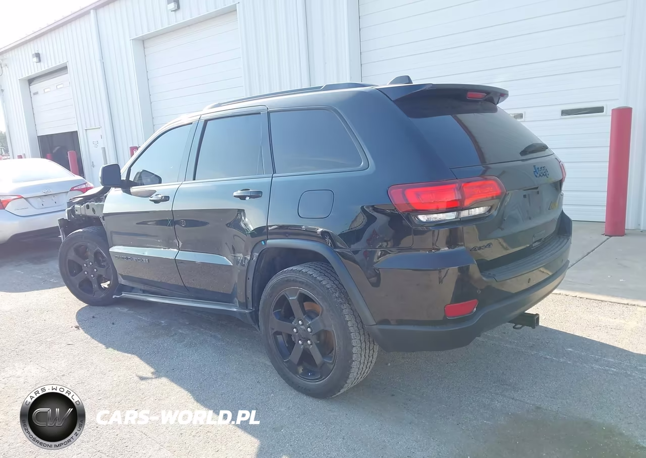 2020 Jeep Grand Cherokee Upland 4X4 VIN:1C4RJFAG3LC159908 - 3