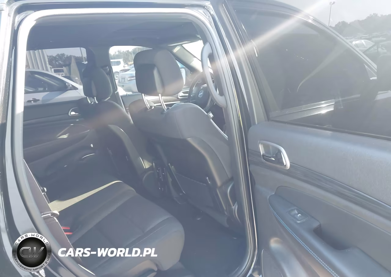 2020 Jeep Grand Cherokee Upland 4X4 VIN:1C4RJFAG3LC159908 - 8