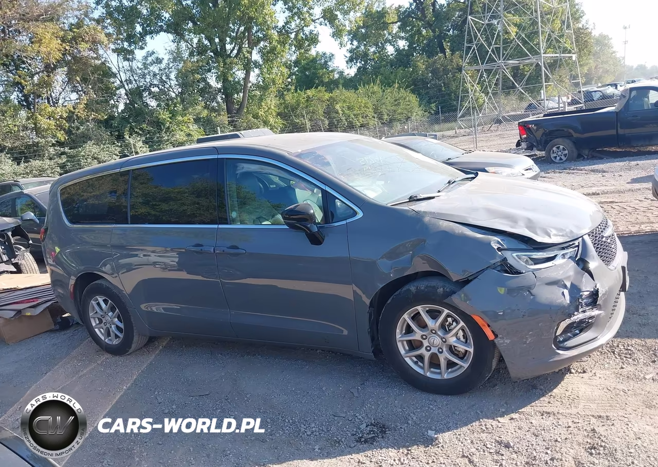 2025 Chrysler Pacifica Select VIN:2C4RC1BG3SR567987 - 13