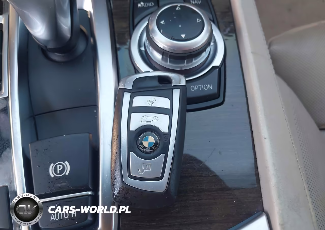 2009 BMW 750 I VIN:WBAKA835X9CY35026 - 11
