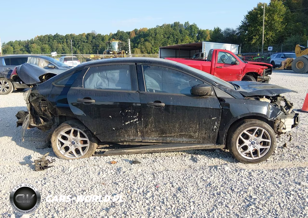 2018 Ford Focus S VIN:1FADP3E20JL227610 - 13