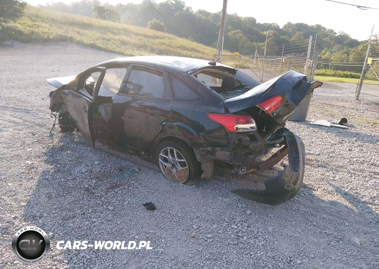 2018 Ford Focus S VIN:1FADP3E20JL227610 - 3