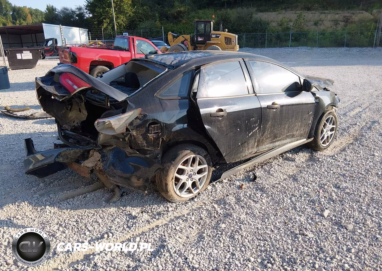 2018 Ford Focus S VIN:1FADP3E20JL227610 - 4