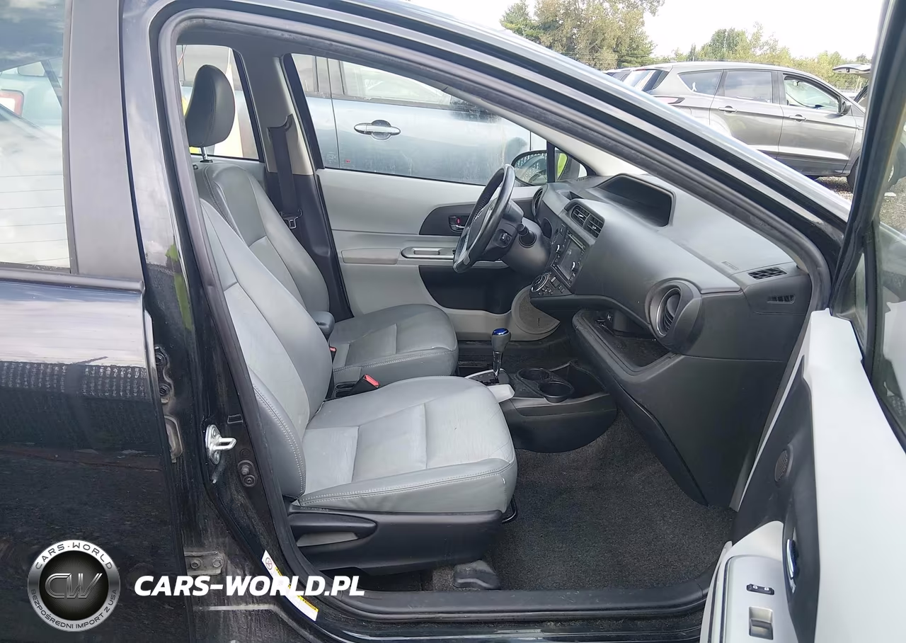 2013 Toyota Prius C Four VIN:JTDKDTB37D1550513 - 5