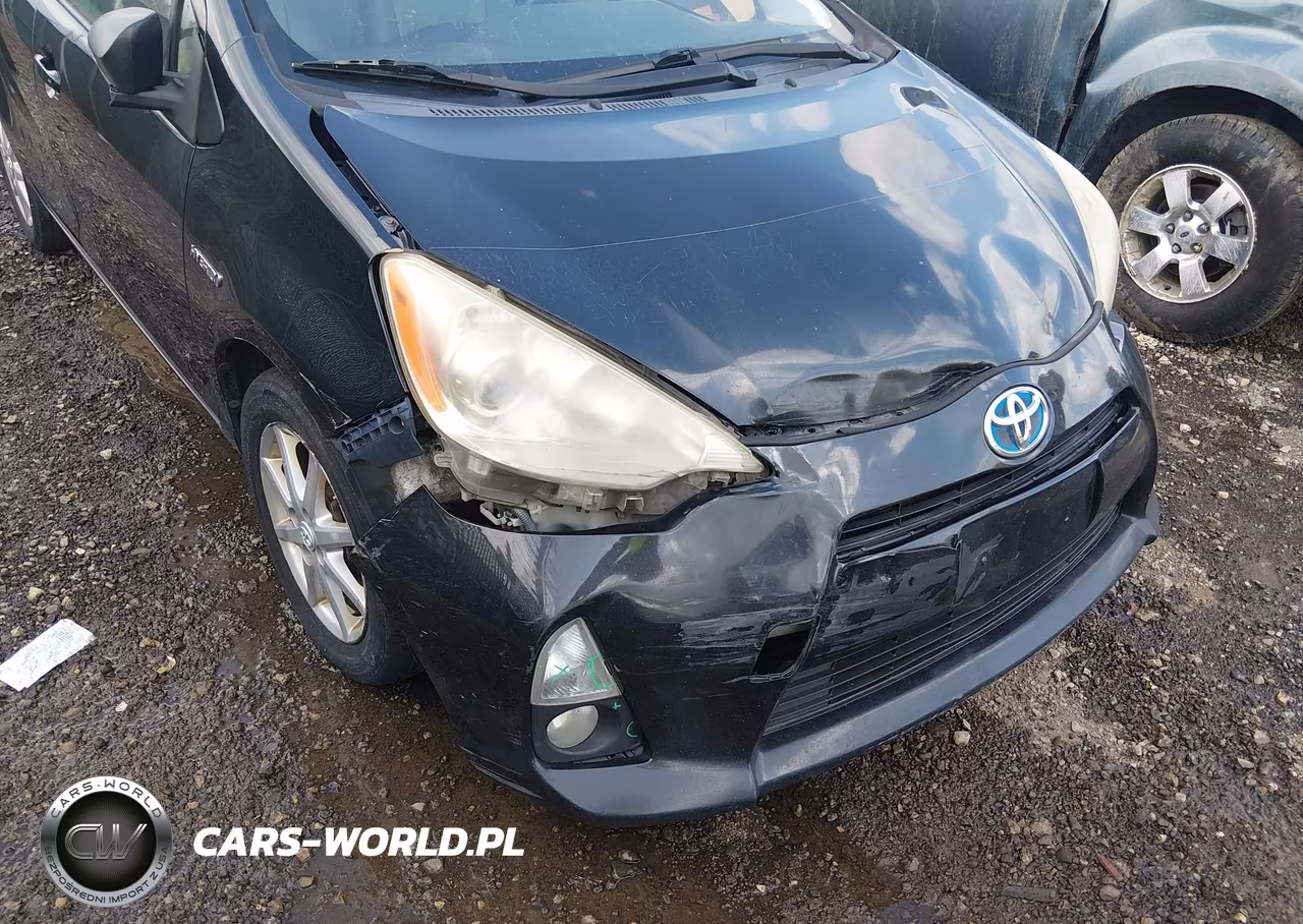 2013 Toyota Prius C Four VIN:JTDKDTB37D1550513 - 6