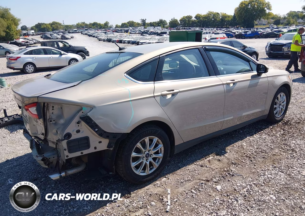 2015 Ford Fusion S VIN:3FA6P0G71FR277134 - 4