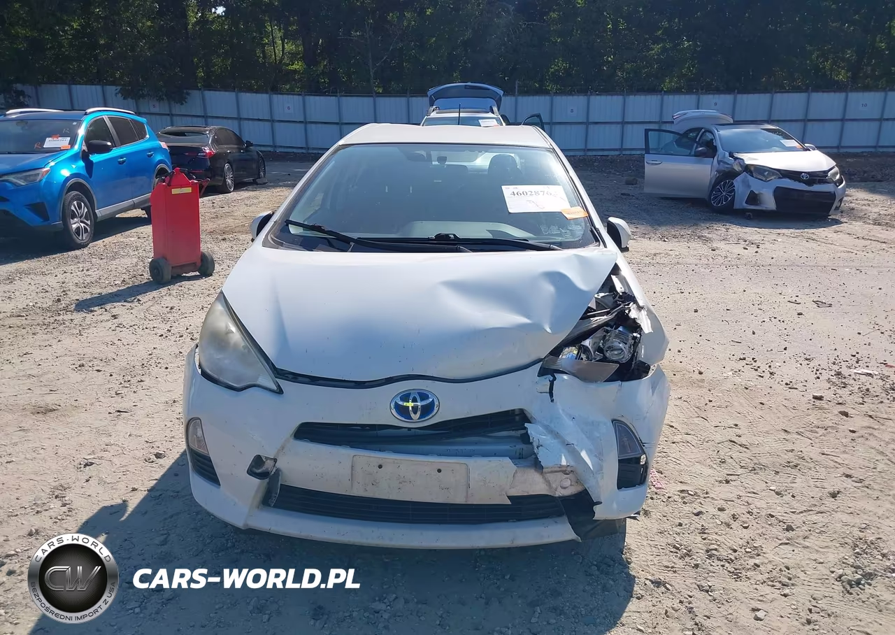 2013 Toyota Prius C Two VIN:JTDKDTB35D1557086 - 12