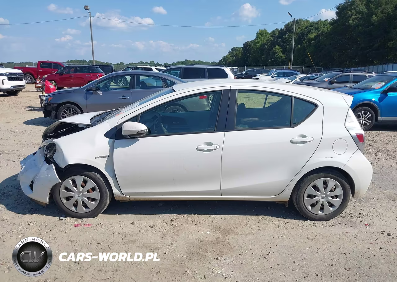 2013 Toyota Prius C Two VIN:JTDKDTB35D1557086 - 14