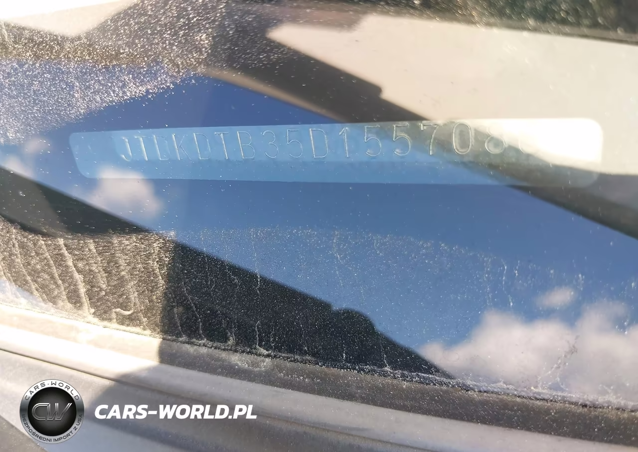 2013 Toyota Prius C Two VIN:JTDKDTB35D1557086 - 17