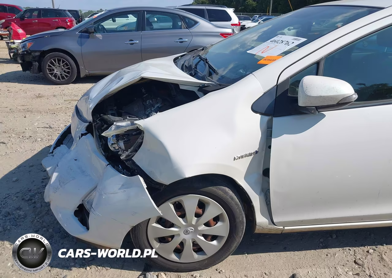 2013 Toyota Prius C Two VIN:JTDKDTB35D1557086 - 19