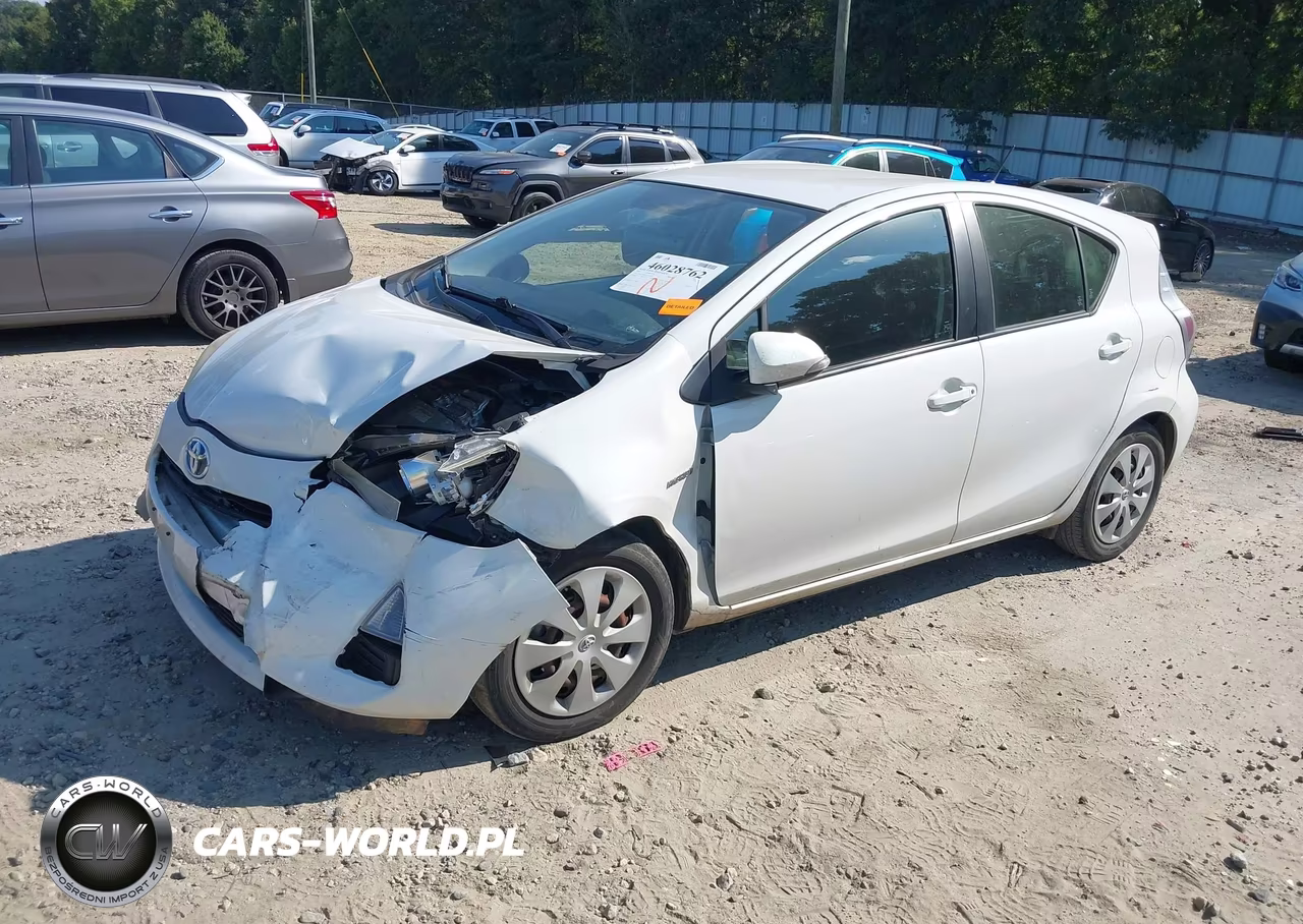 2013 Toyota Prius C Two VIN:JTDKDTB35D1557086 - 2