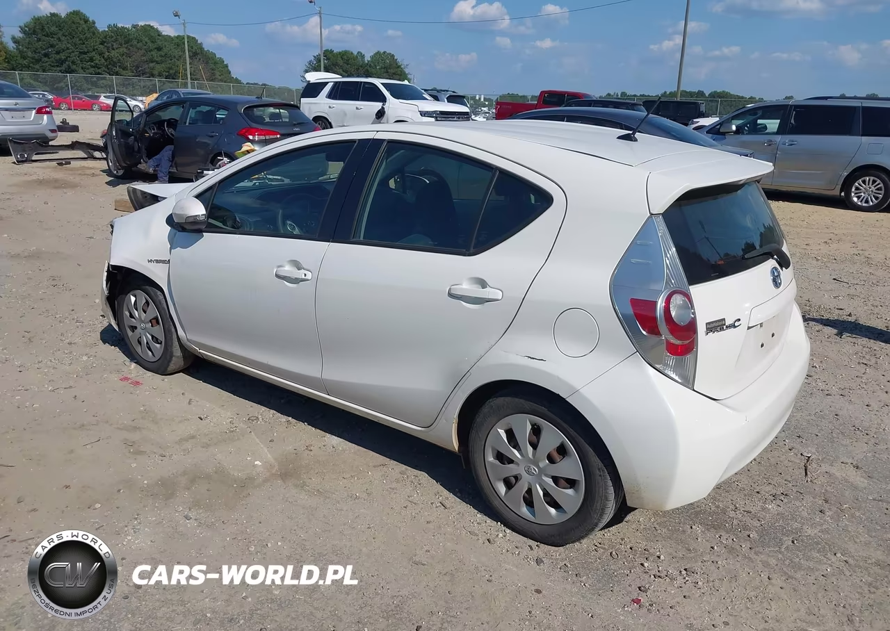 2013 Toyota Prius C Two VIN:JTDKDTB35D1557086 - 3
