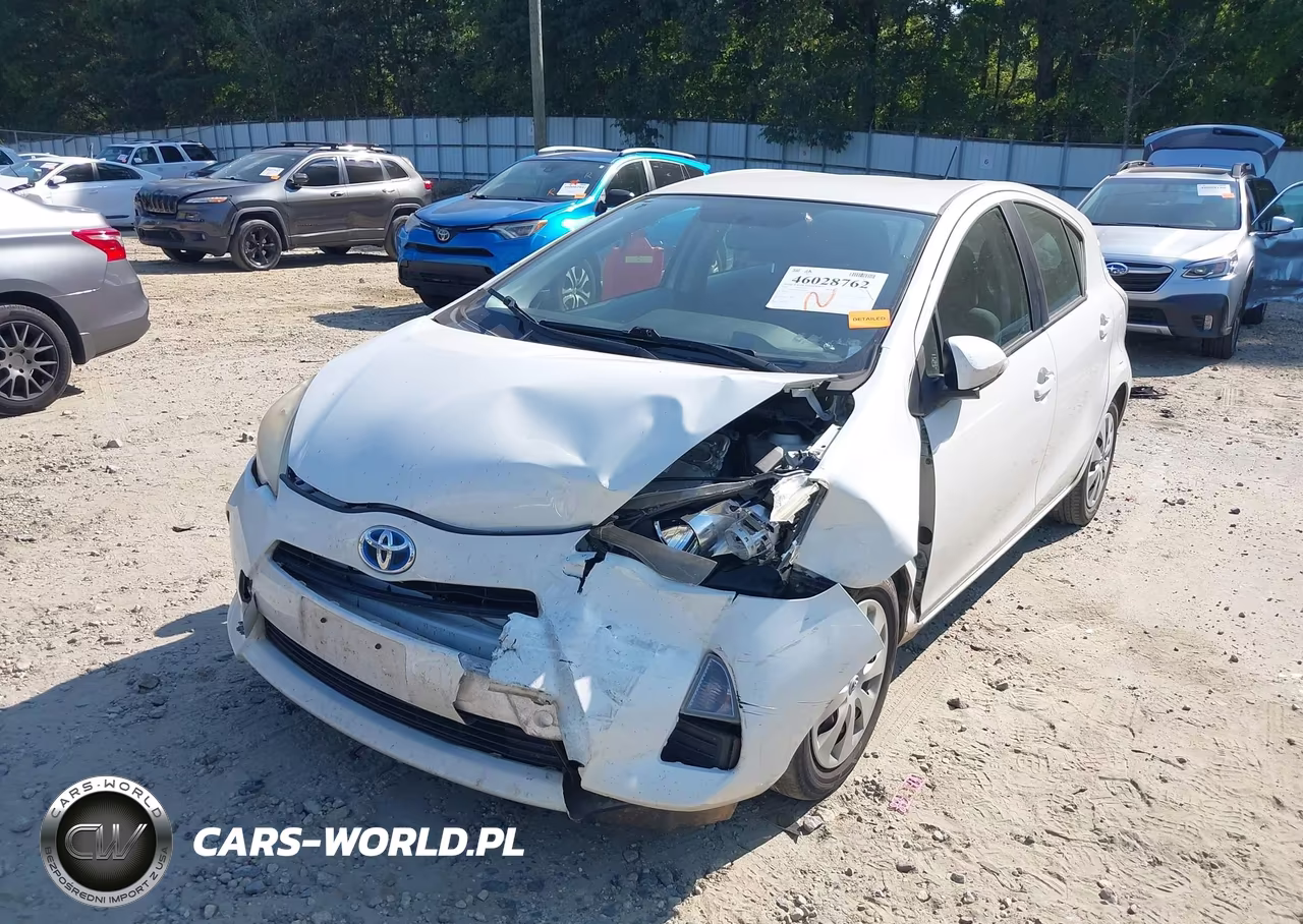 2013 Toyota Prius C Two VIN:JTDKDTB35D1557086 - 6