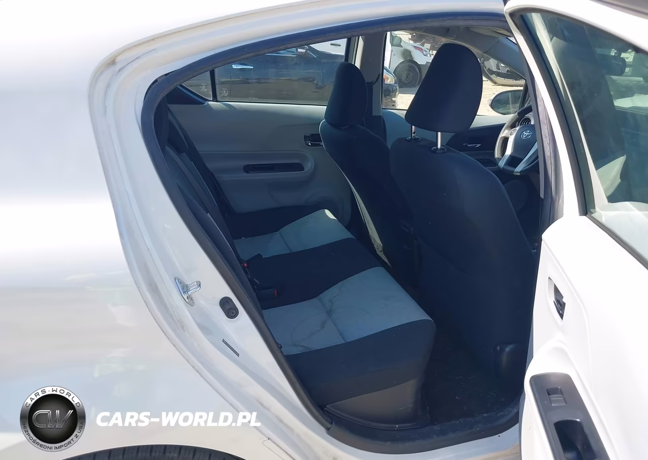 2013 Toyota Prius C Two VIN:JTDKDTB35D1557086 - 8