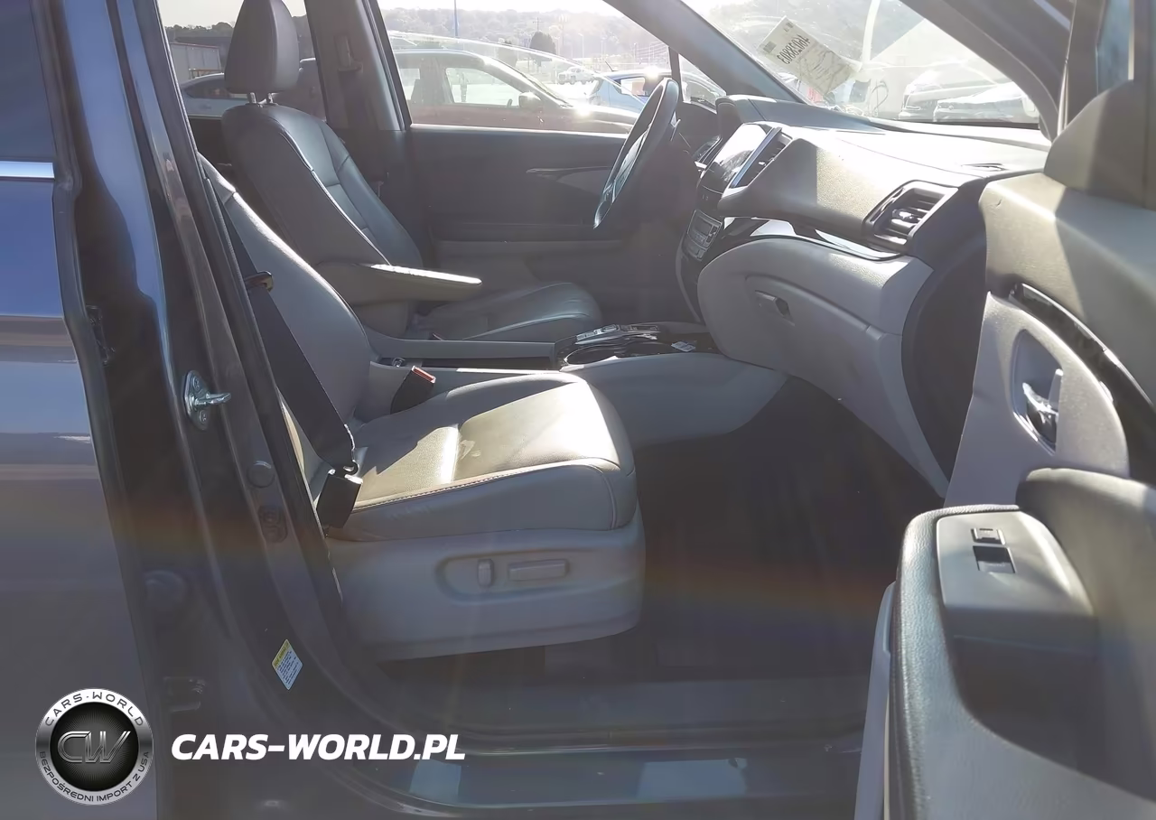 2016 Honda Pilot Touring VIN:5FNYF6H92GB066973 - 5