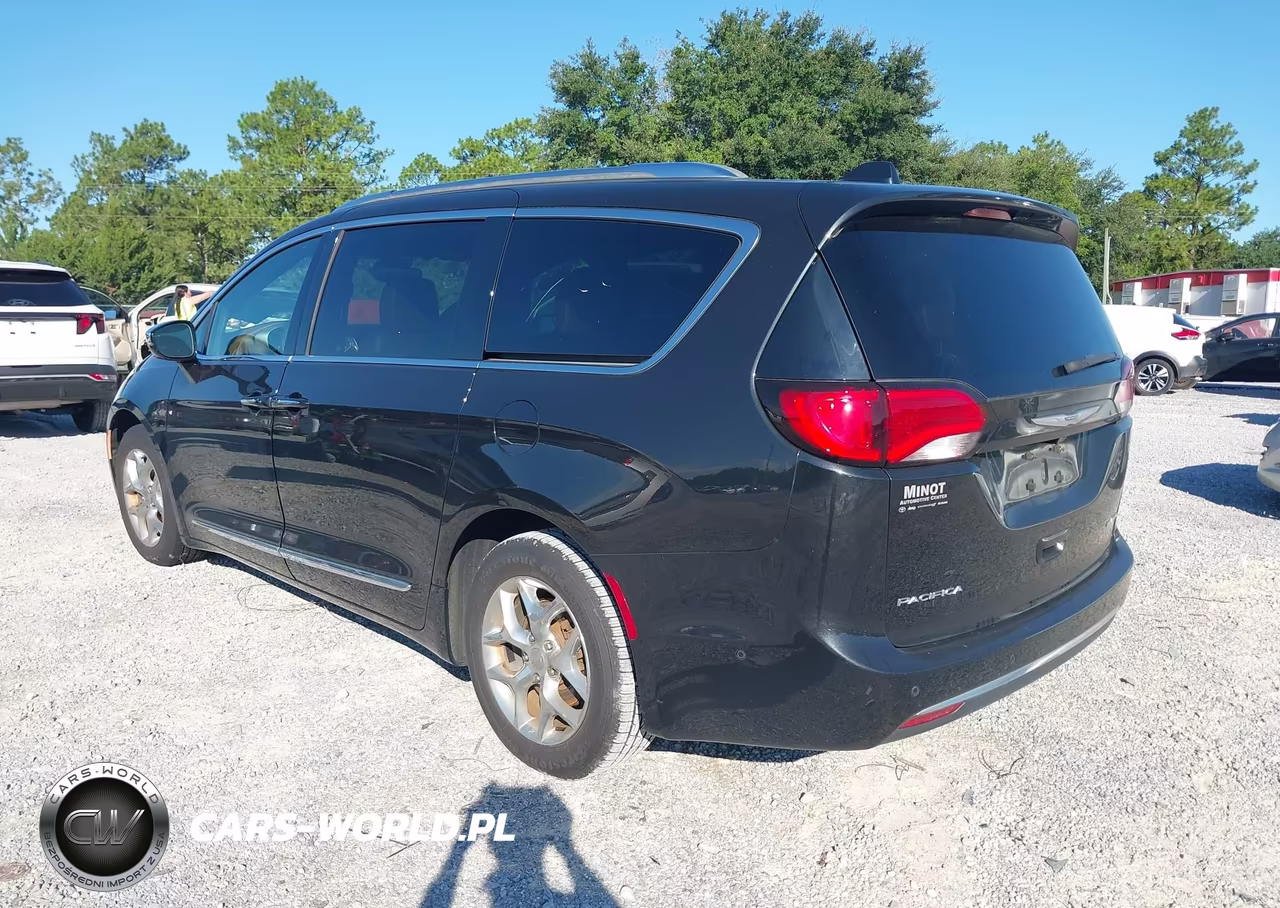 2020 Chrysler Pacifica Limited VIN:2C4RC1GG6LR242132 - 3
