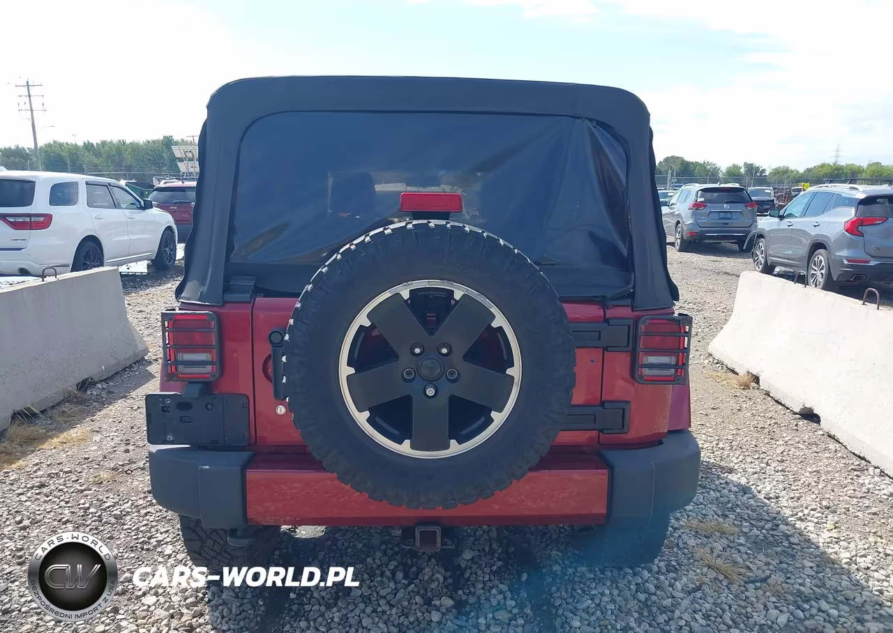 2012 Jeep Wrangler Unlimited Sahara VIN:1C4BJWEG3CL250642 - 16