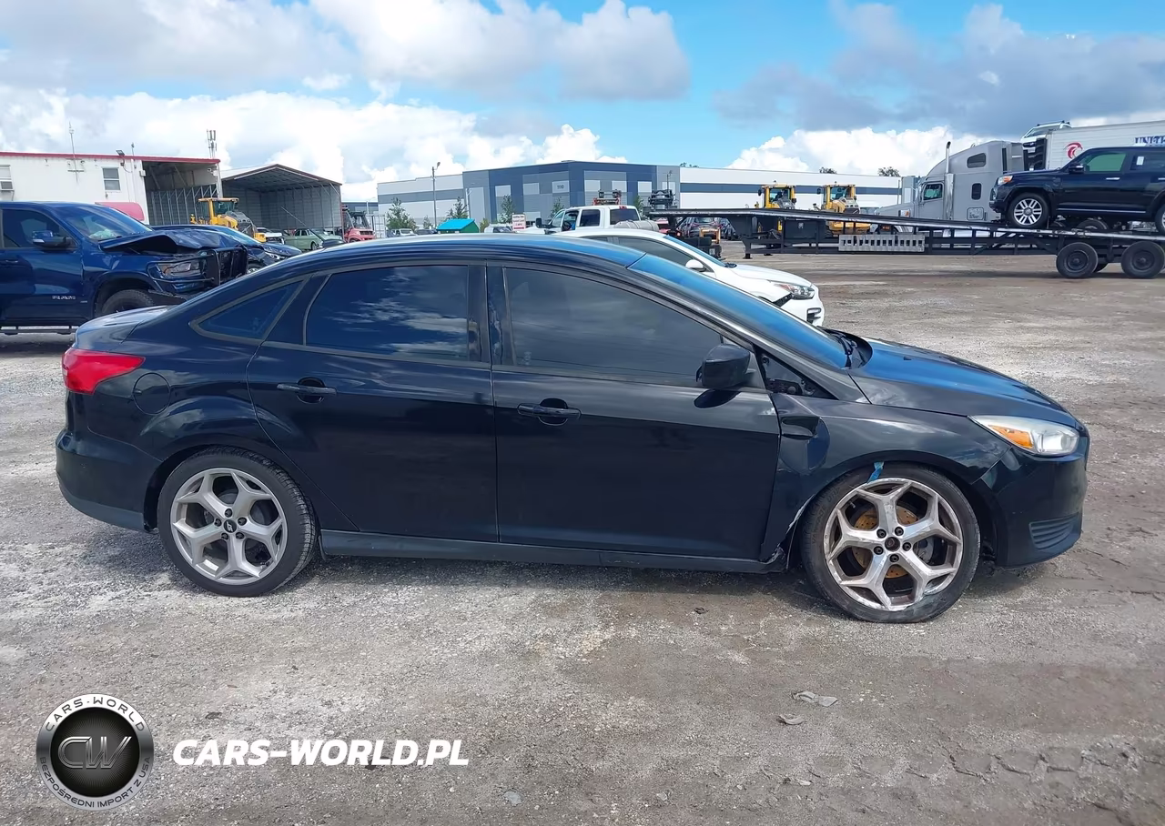 2018 Ford Focus Se VIN:1FADP3F22JL256458 - 13