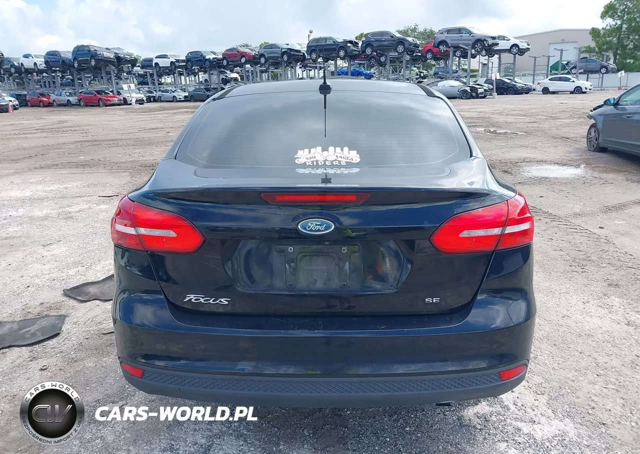 2018 Ford Focus Se VIN:1FADP3F22JL256458 - 16