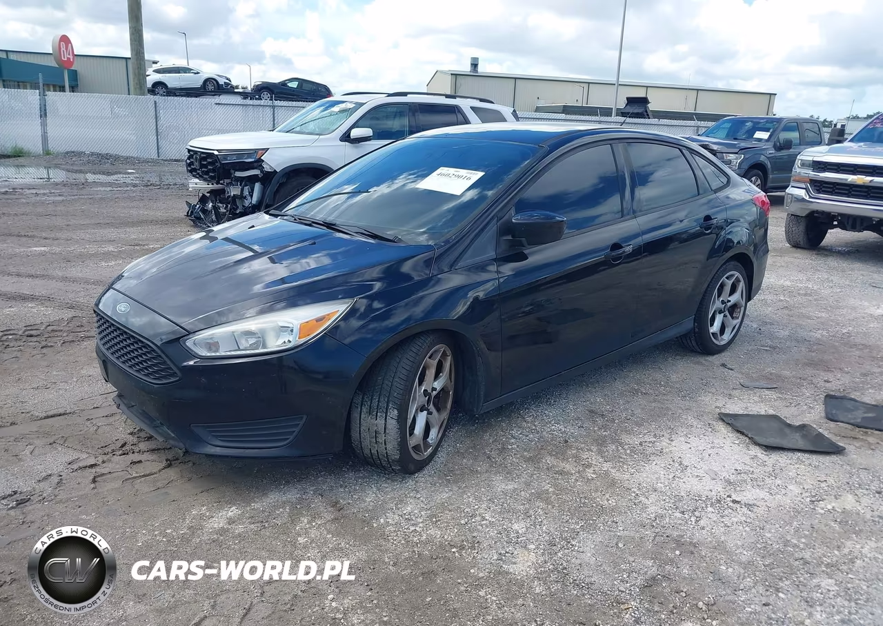 2018 Ford Focus Se VIN:1FADP3F22JL256458 - 2